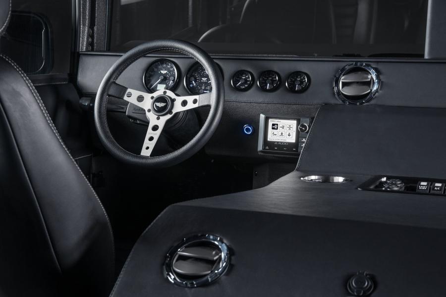 Интерьер Hummer H1 Launch Edition by Mil-Spec Automotive 2018 года  (фото 8 из 21)